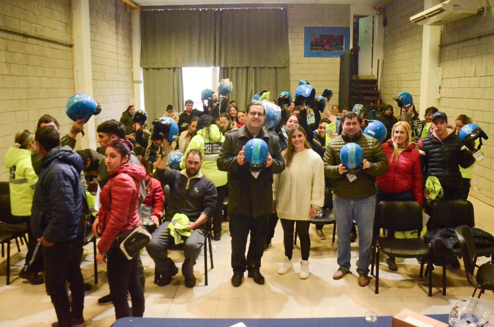 cascos y chalecos para trabajadores de Reconquista