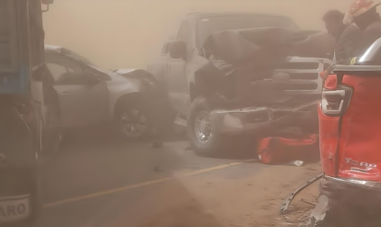 01 Impresionante accidente con más de 30 vehículos