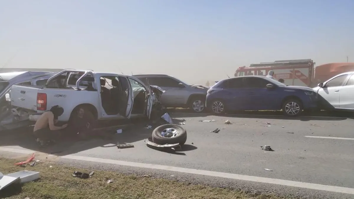 04 Impresionante accidente con más de 30 vehículos