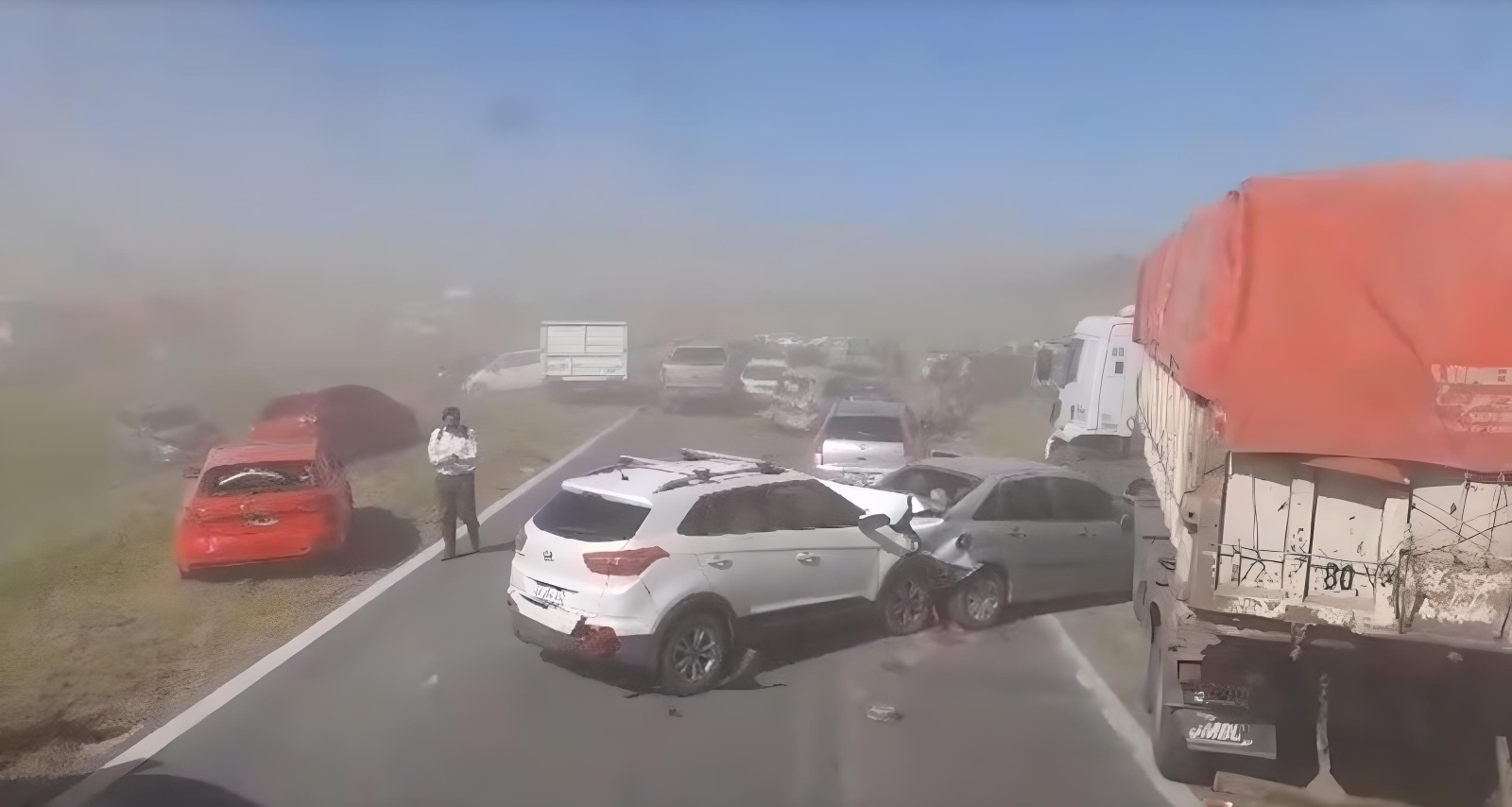 Impresionante accidente con más de 30 vehículos