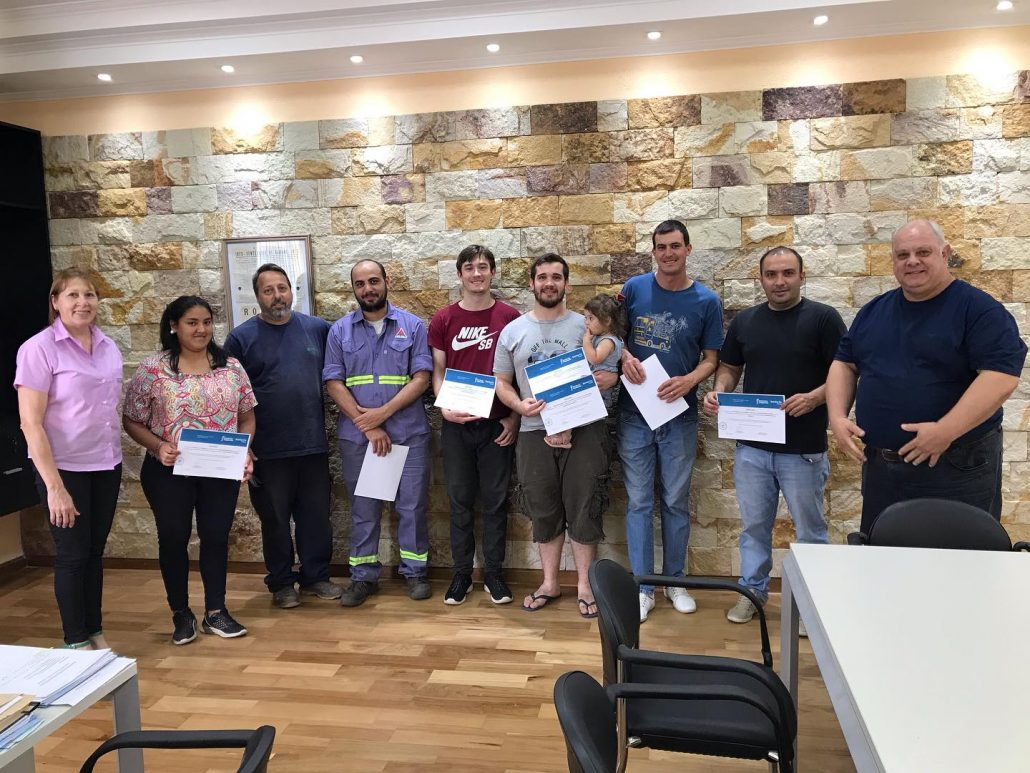Entregaron certificados correspondientes al exitoso curso de electricidad industrial