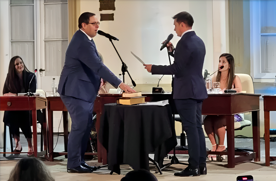 Enri Vallejos comenzó su tercer mandato como intendente