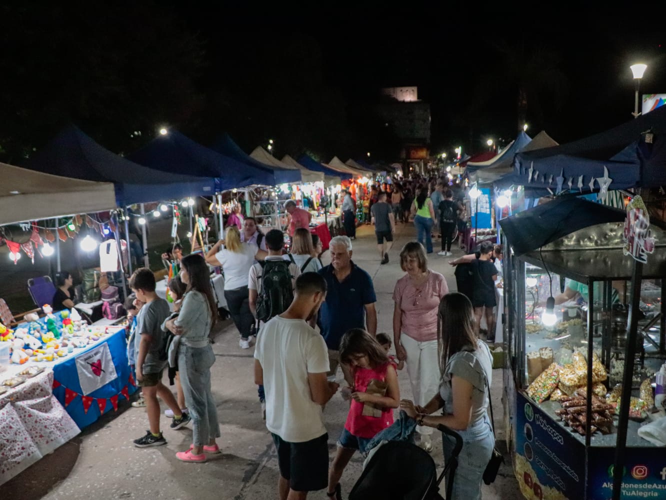 Reconquista-brilla-el-arbol-de-navidad-ilumina-el-corazon-de-la-ciudad-1