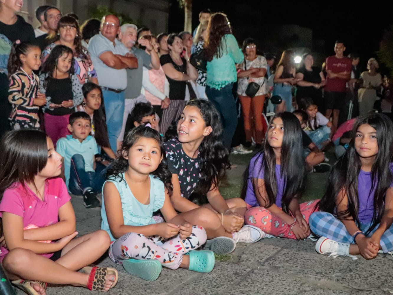 Reconquista-brilla-el-arbol-de-navidad-ilumina-el-corazon-de-la-ciudad-5
