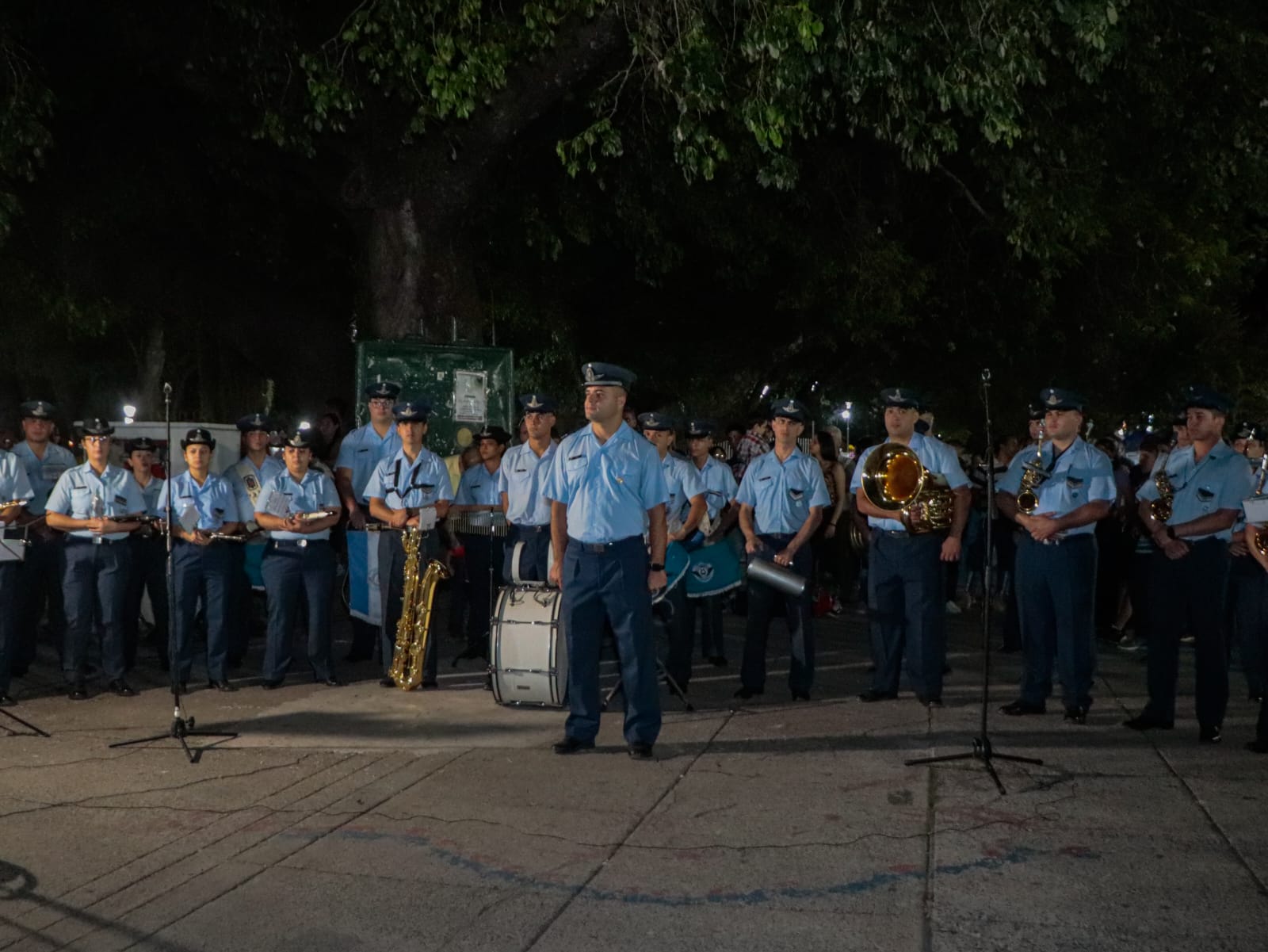 Reconquista-brilla-el-arbol-de-navidad-ilumina-el-corazon-de-la-ciudad-9