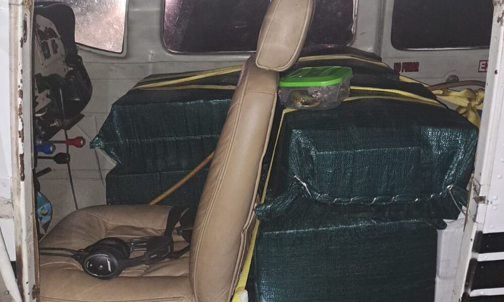 Detectan cerca de Rosario una avioneta con casi media tonelada de cocaína