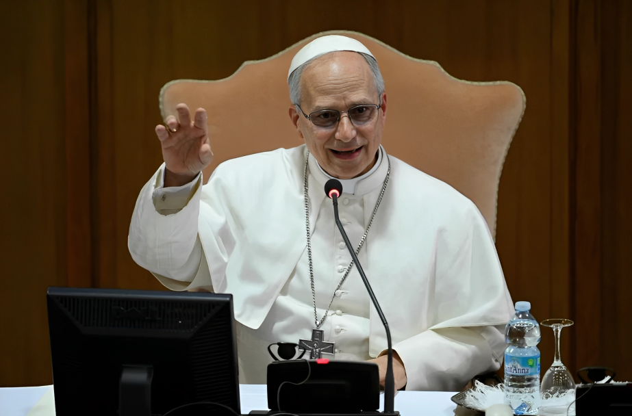 El Papa llamó a silenciar las armas en el mundo y se propuso como mediador para lograr la paz