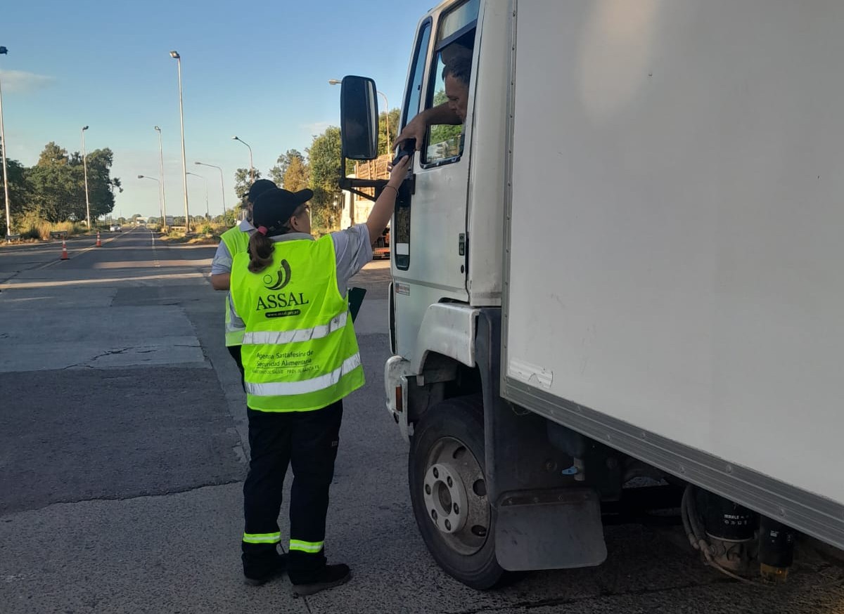 Operativo sanitario en el acceso a Reconquista sin infracciones en 31 transportes de alimentos