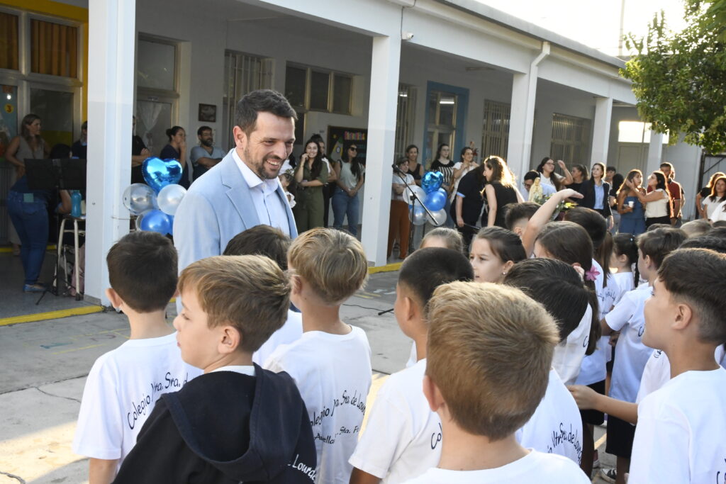Braidot encabezó el inicio del ciclo lectivo y destacó que la educación es la mejor inversión para el futuro