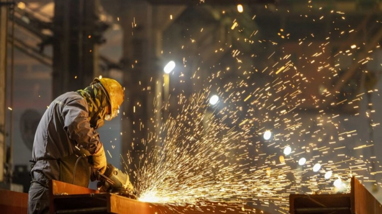 El Gobierno oficializó una amplia reforma laboral con nuevas reglas para despidos y sindicatos